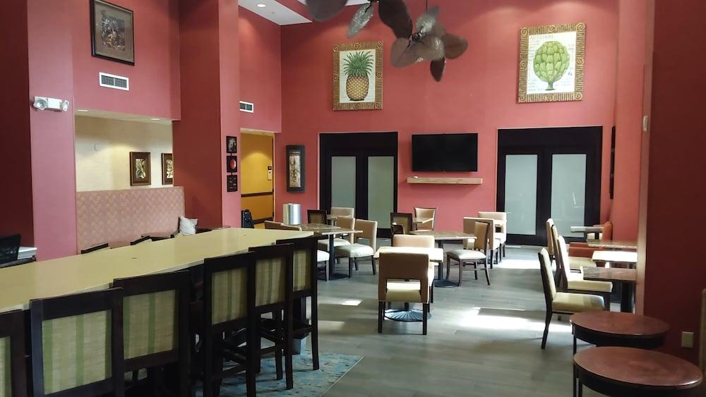 Hotel Hampton & Tampa-wesley Chapel 3*